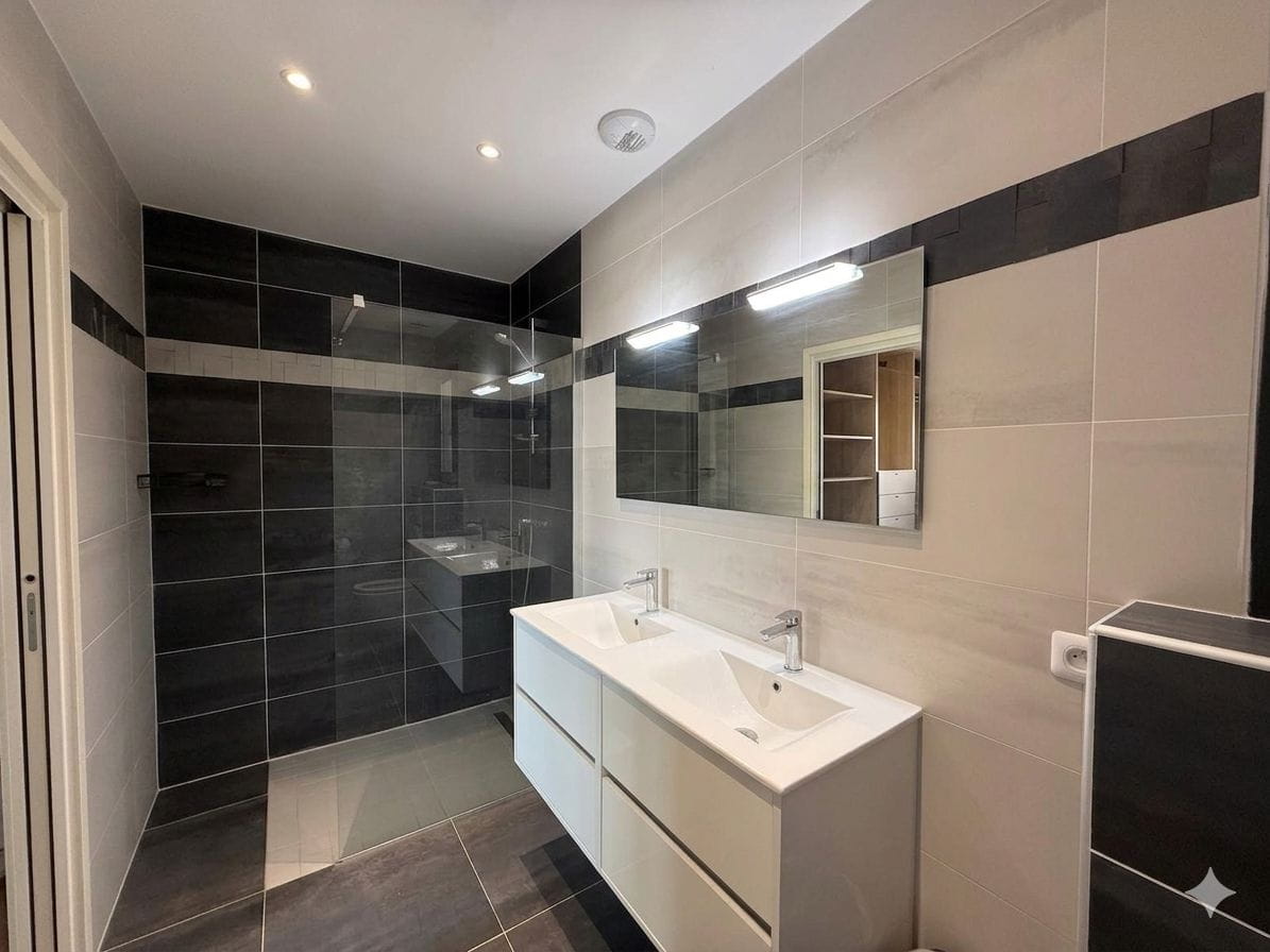 A VENDRE VILLA CONTEMPORAINE VUE MER 5 CHAMBRES PISCINE GRAND GARAGE AUX ISSAMBRES Image 8