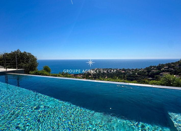 FOR SALE: CONTEMPORARY VILLA WITH SEA VIEW, 3 EN-SUITE BEDROOMS, INDEPENDENT APARTMENT