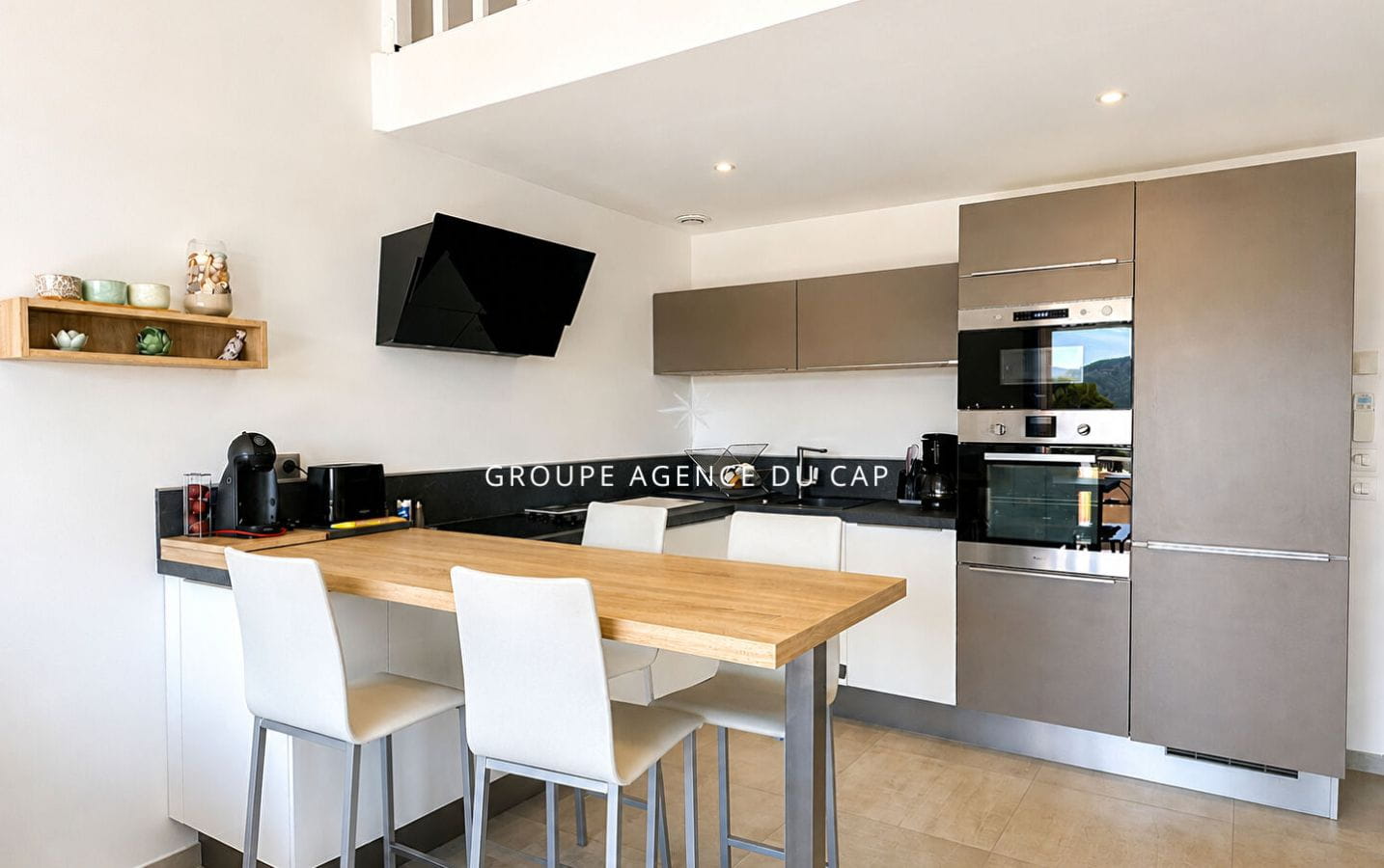 DUPLEX VUE MER AVEC GARAGE ET PLACE DE PARKING DANS RESIDENCE SECURISEE AVEC PISCINE AUX ISSAMBRES Image 5