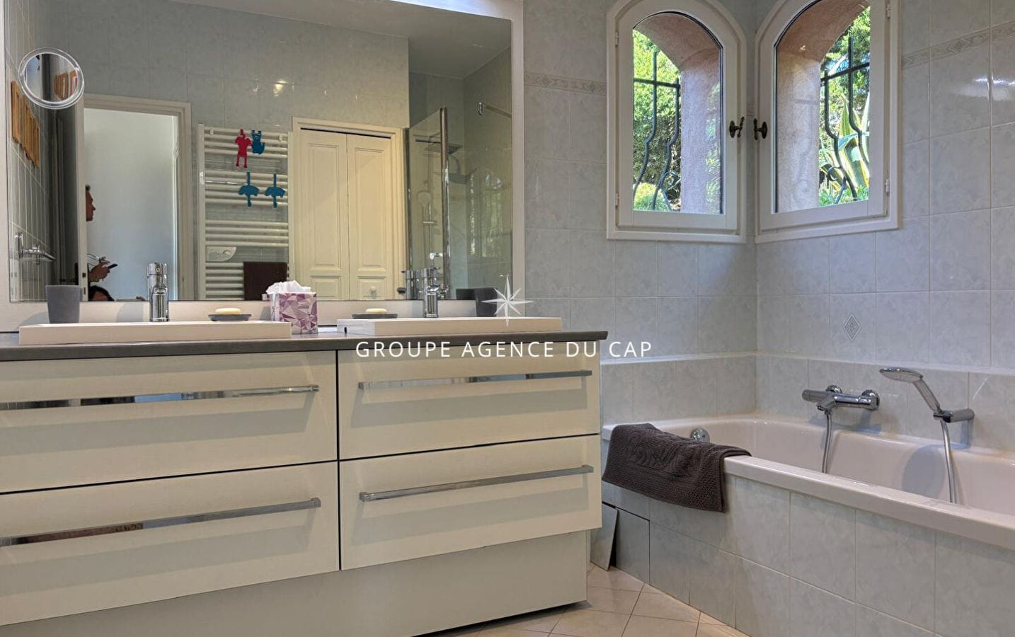Villa Provençale à Vendre avec Vue Mer à Saint Aygulf – 5 Pièces, Piscine et Garage Image 8