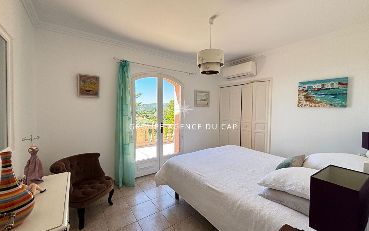 Villa Provençale à Vendre avec Vue Mer à Saint Aygulf – 5 Pièces, Piscine et Garage Image 9