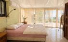 LES ISSAMBRES VILLA DE PLAIN PIED AVEC VUE MER PANORAMIQUE – EXPO SUD – PISCINE – GARAGE  TERRAIN PLAT Min 10