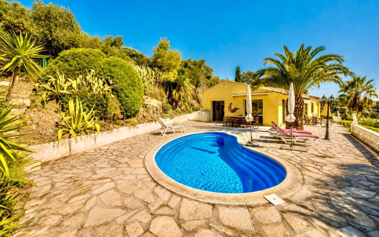 LES ISSAMBRES VILLA DE PLAIN PIED AVEC VUE MER PANORAMIQUE – EXPO SUD – PISCINE – GARAGE  TERRAIN PLAT Image 4
