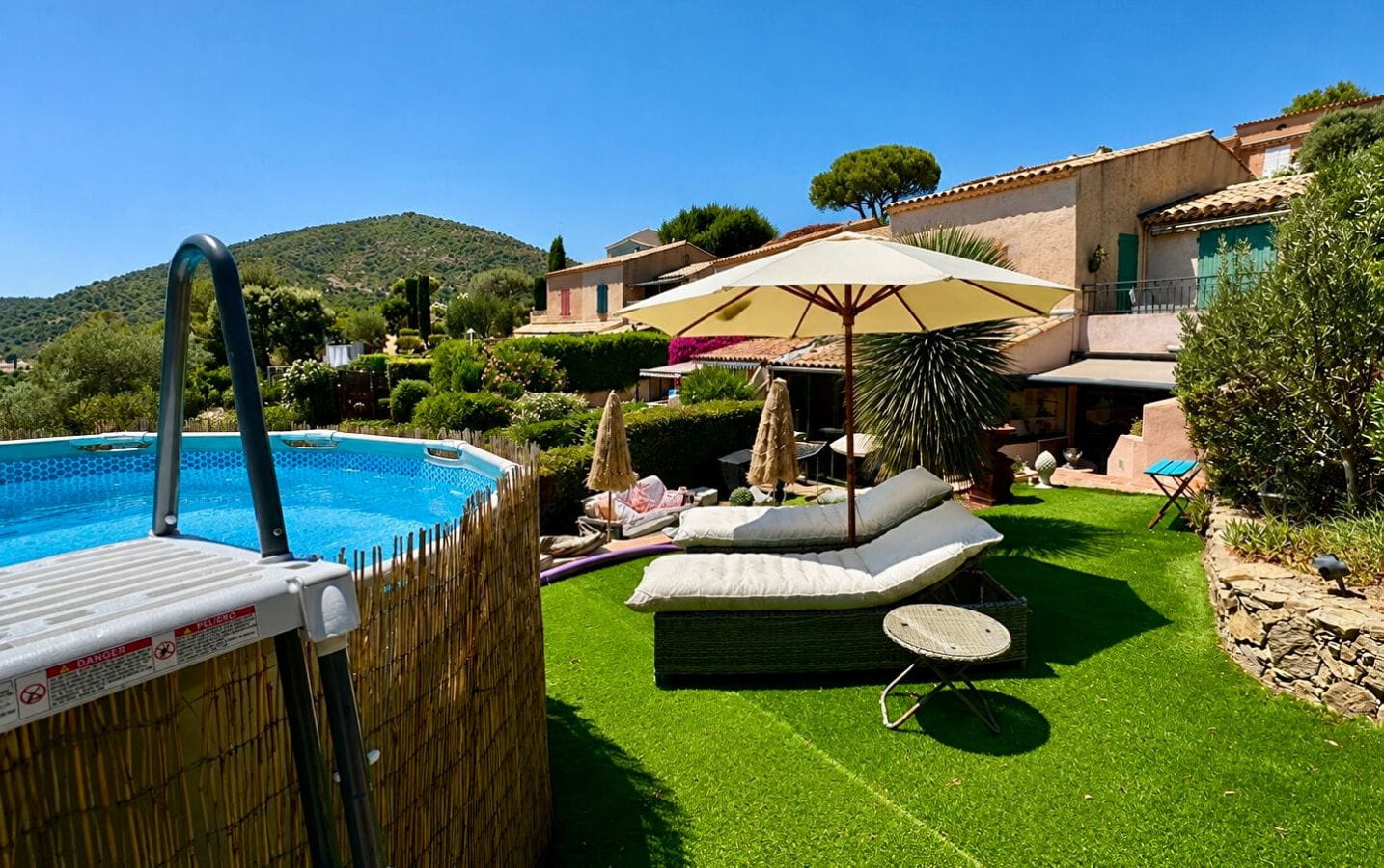 REZ DE JARDIN AVEC PISCINE HORS SOL VUE MER PANORAMIQUE Image 10