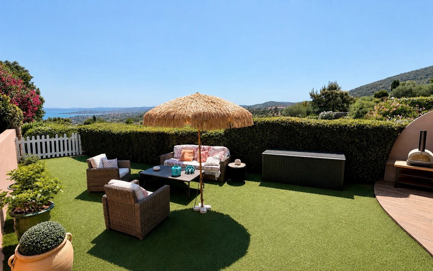 REZ DE JARDIN AVEC PISCINE HORS SOL VUE MER PANORAMIQUE Image 9