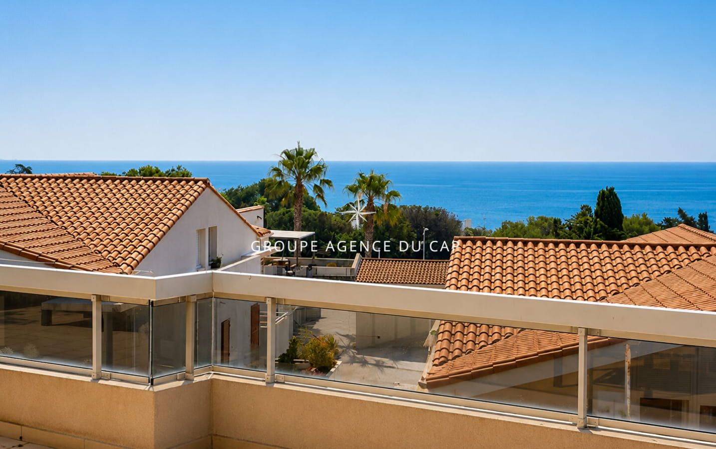 FOR SALE: APARTMENT IN A SECURE RESIDENCE WITH POOL – 3 ROOMS, 2 BEDROOMS – ROOFTOP TERRACE AND VERANDA – CELLAR, PARKING, AND GARAGE AVAILABLE – 600M FROM THE TOWN CENTRE OF SAINT AYGULF Image 1