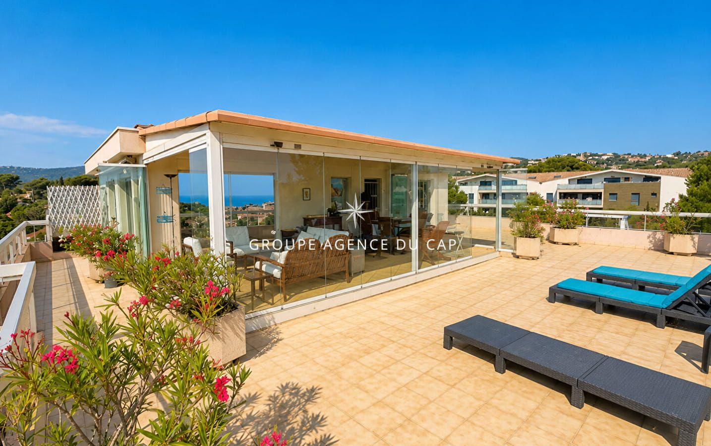 FOR SALE: APARTMENT IN A SECURE RESIDENCE WITH POOL – 3 ROOMS, 2 BEDROOMS – ROOFTOP TERRACE AND VERANDA – CELLAR, PARKING, AND GARAGE AVAILABLE – 600M FROM THE TOWN CENTRE OF SAINT AYGULF Image 0