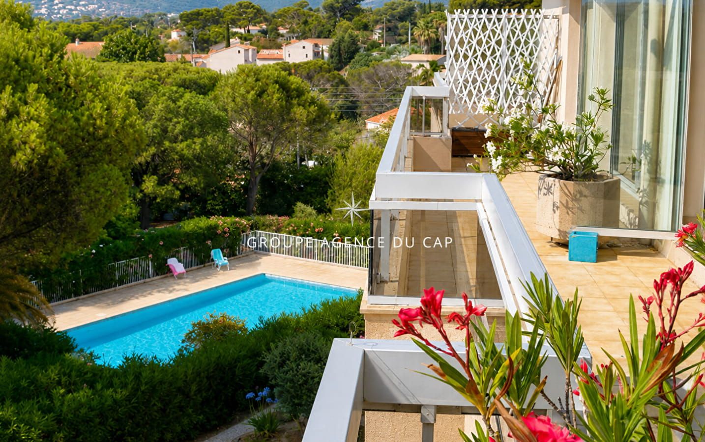 FOR SALE: APARTMENT IN A SECURE RESIDENCE WITH POOL – 3 ROOMS, 2 BEDROOMS – ROOFTOP TERRACE AND VERANDA – CELLAR, PARKING, AND GARAGE AVAILABLE – 600M FROM THE TOWN CENTRE OF SAINT AYGULF Image 2