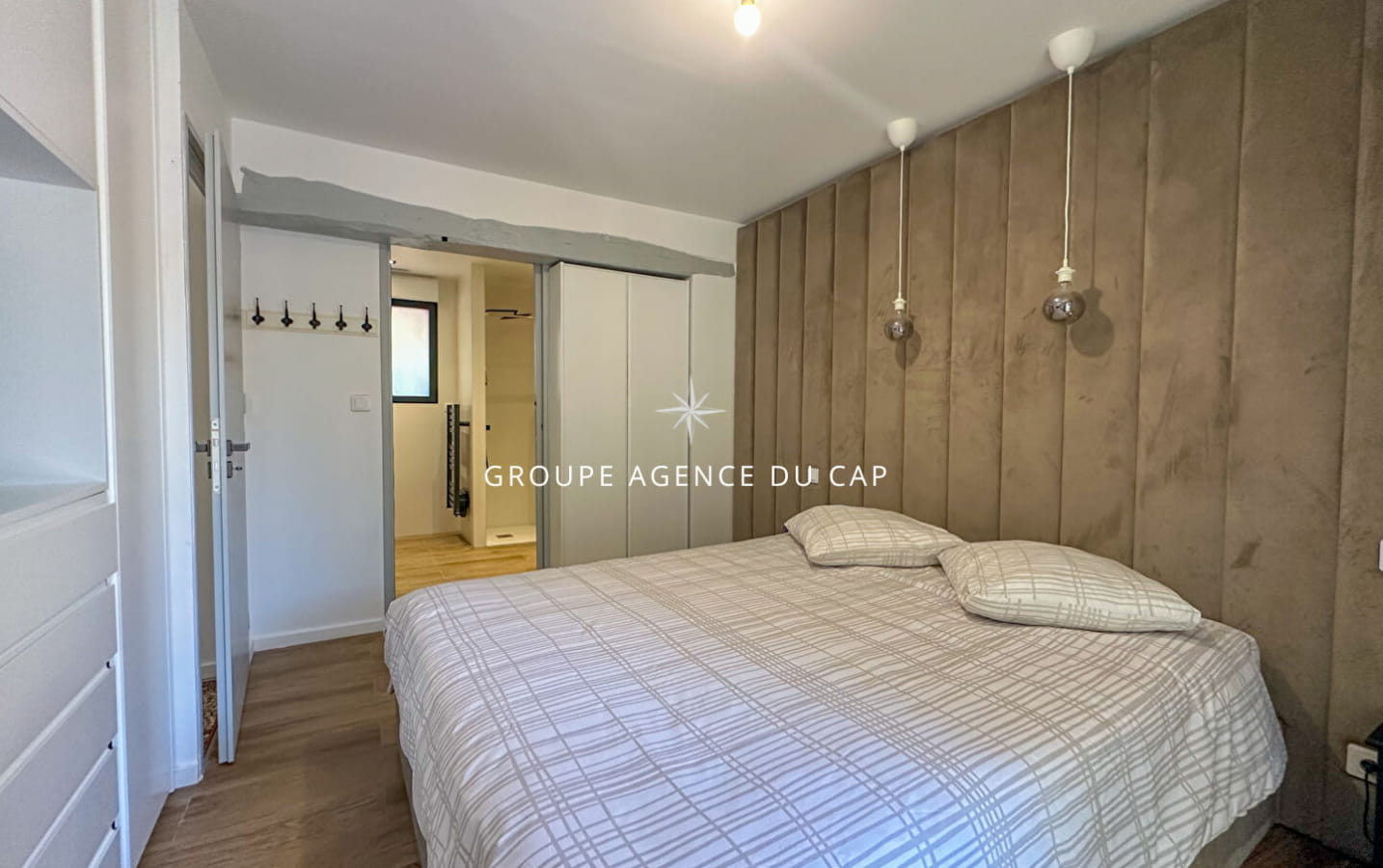 A VENDRE VILLA VUE MER ENVIRON 200 M2 ENTIEREMENT RENOVEE OFFRANT 5 CHAMBRES DONT 4 EN SUITE PISCINE GARAGE A SAINT AYGULF Image 10