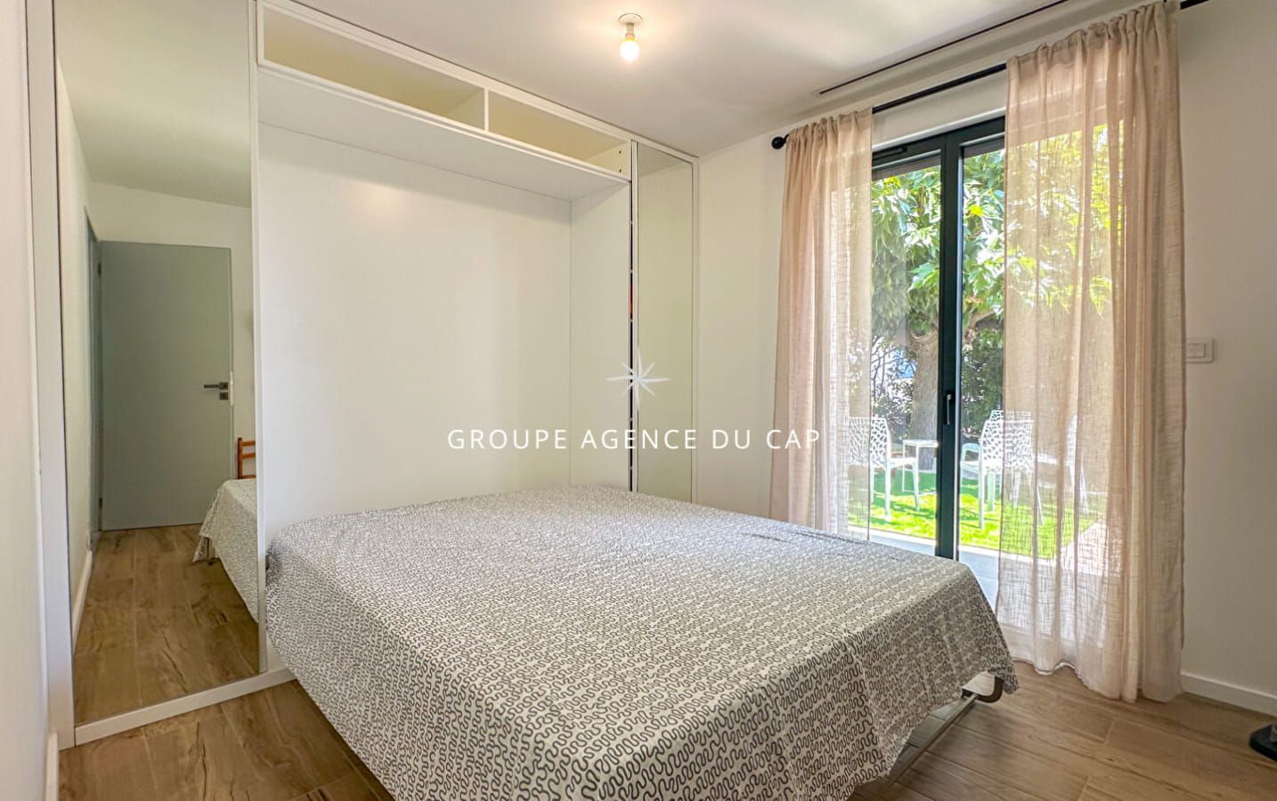 A VENDRE VILLA VUE MER ENVIRON 200 M2 ENTIEREMENT RENOVEE OFFRANT 5 CHAMBRES DONT 4 EN SUITE PISCINE GARAGE A SAINT AYGULF Image 11