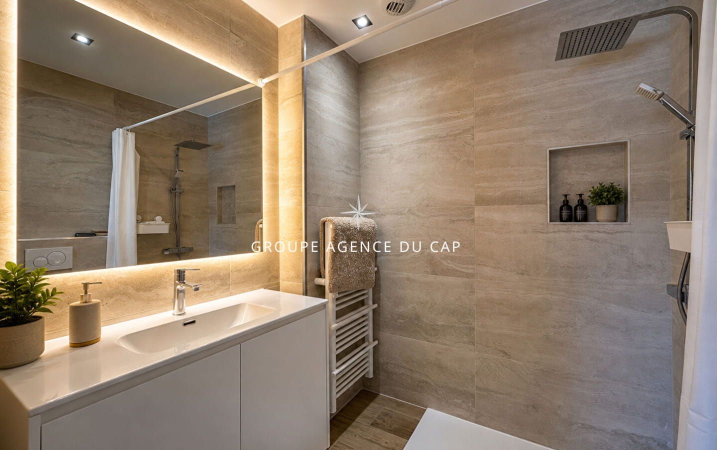 A VENDRE VILLA VUE MER ENVIRON 200 M2 ENTIEREMENT RENOVEE OFFRANT 5 CHAMBRES DONT 4 EN SUITE PISCINE GARAGE A SAINT AYGULF Image 13