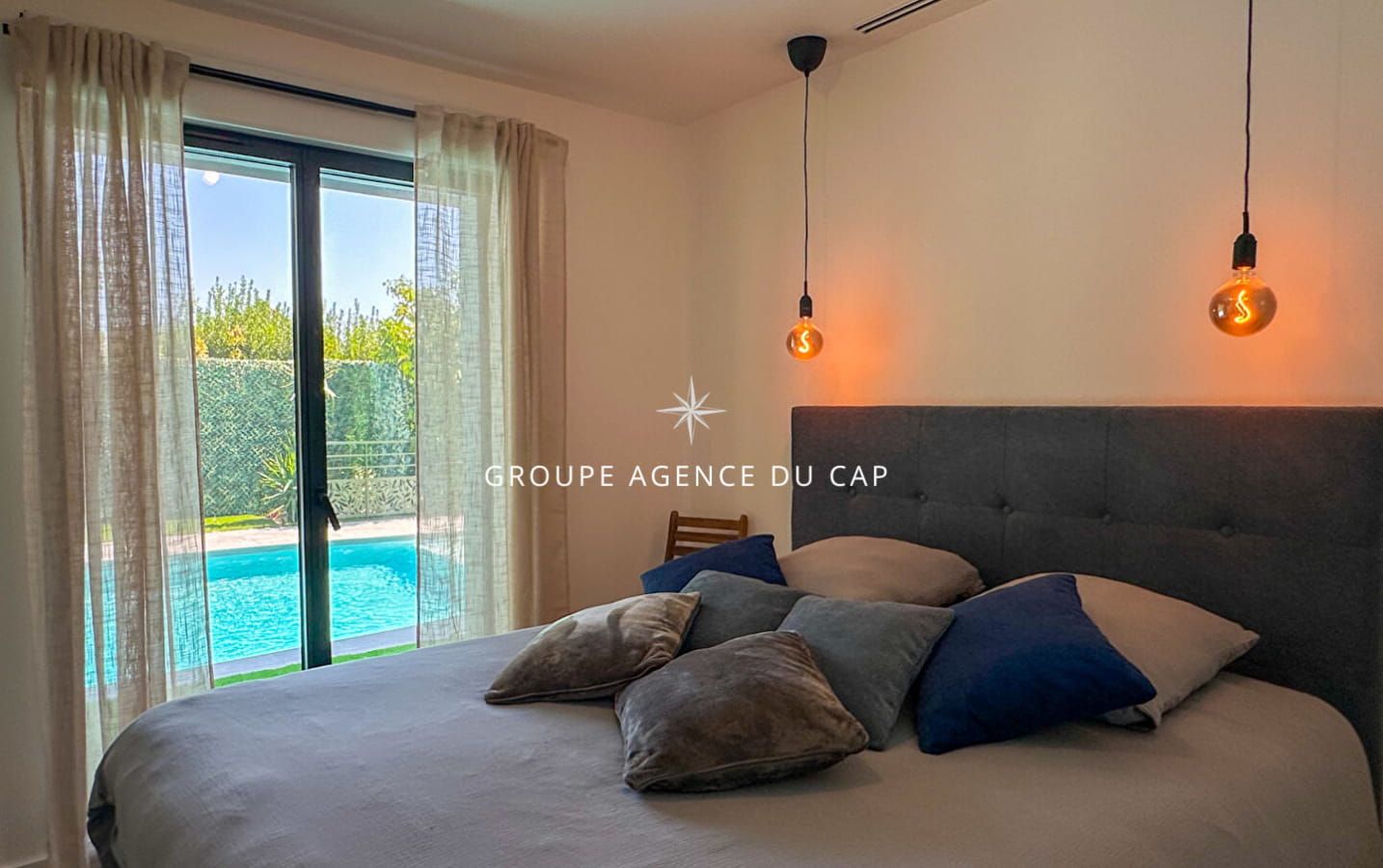 A VENDRE VILLA VUE MER ENVIRON 200 M2 ENTIEREMENT RENOVEE OFFRANT 5 CHAMBRES DONT 4 EN SUITE PISCINE GARAGE A SAINT AYGULF Image 14