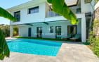 A VENDRE VILLA VUE MER ENVIRON 200 M2 ENTIEREMENT RENOVEE OFFRANT 5 CHAMBRES DONT 4 EN SUITE PISCINE GARAGE A SAINT AYGULF Min 15