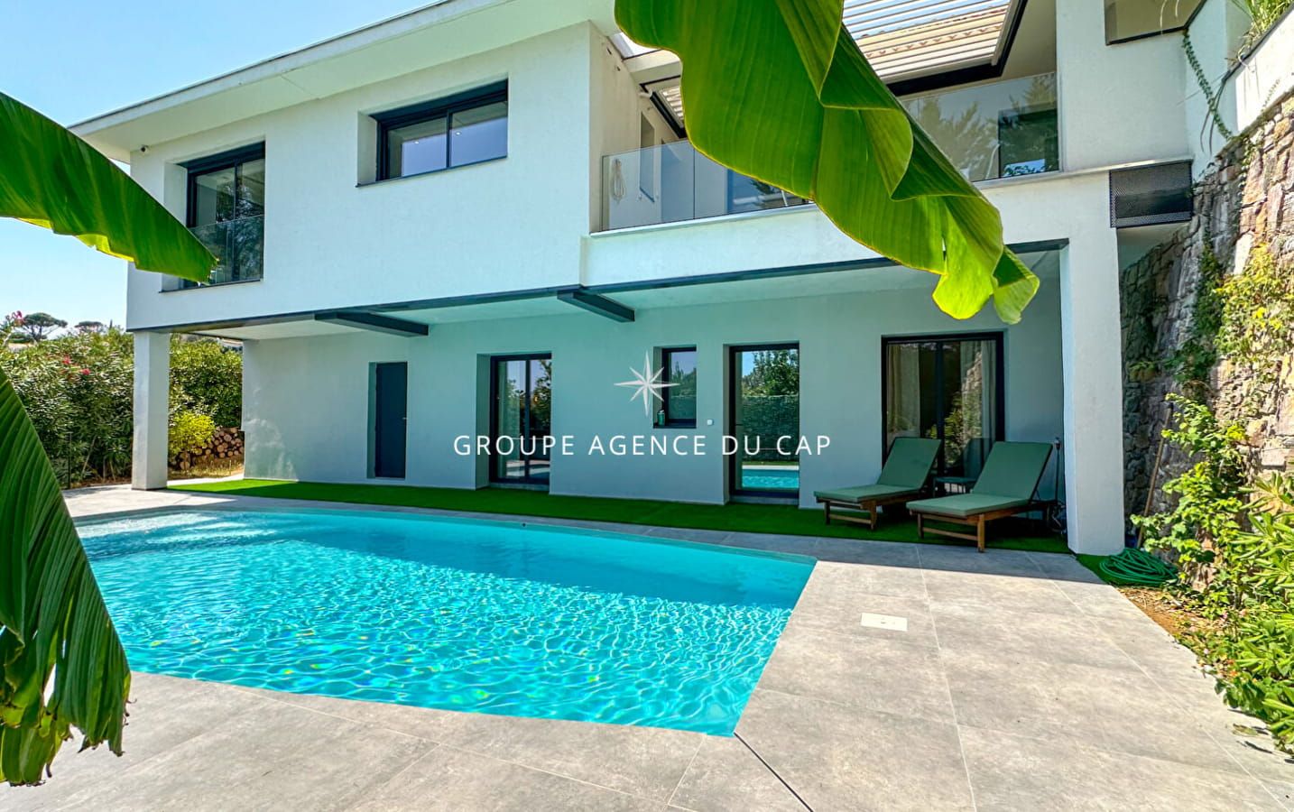A VENDRE VILLA VUE MER ENVIRON 200 M2 ENTIEREMENT RENOVEE OFFRANT 5 CHAMBRES DONT 4 EN SUITE PISCINE GARAGE A SAINT AYGULF Image 15