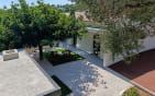 A VENDRE VILLA VUE MER ENVIRON 200 M2 ENTIEREMENT RENOVEE OFFRANT 5 CHAMBRES DONT 4 EN SUITE PISCINE GARAGE A SAINT AYGULF Min 17