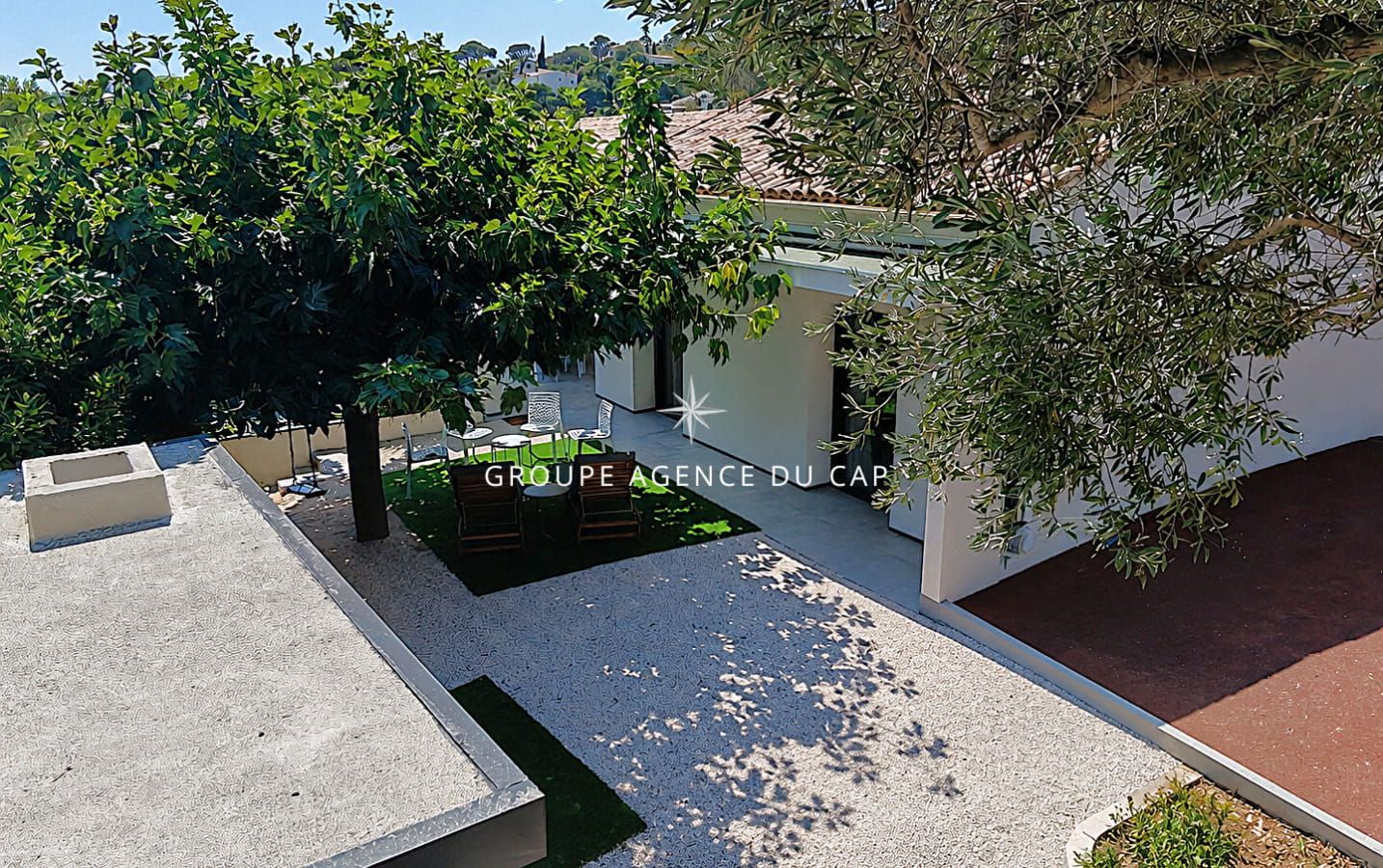 A VENDRE VILLA VUE MER ENVIRON 200 M2 ENTIEREMENT RENOVEE OFFRANT 5 CHAMBRES DONT 4 EN SUITE PISCINE GARAGE A SAINT AYGULF Image 17