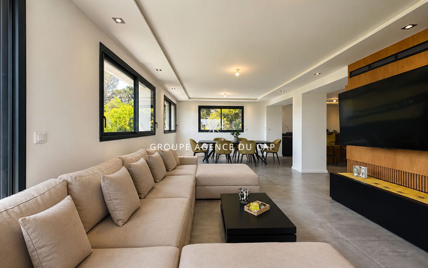 A VENDRE VILLA VUE MER ENVIRON 200 M2 ENTIEREMENT RENOVEE OFFRANT 5 CHAMBRES DONT 4 EN SUITE PISCINE GARAGE A SAINT AYGULF Image 6