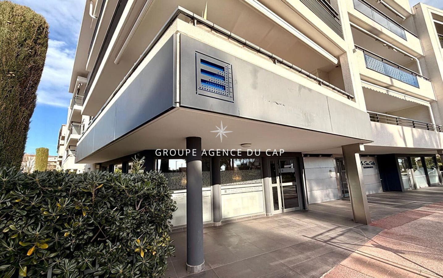 Murs commerciaux libres port  ST RAPHAEL Image 2