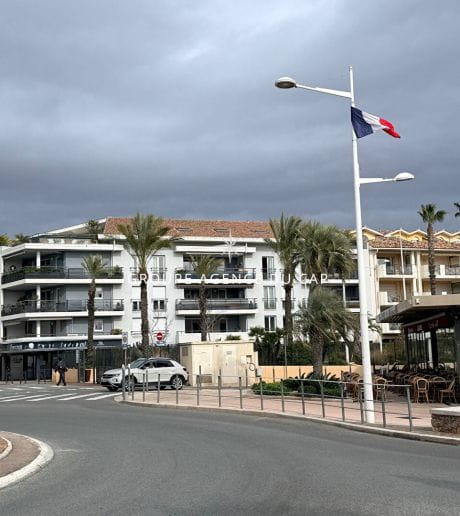 Murs commerciaux libres port  ST RAPHAEL