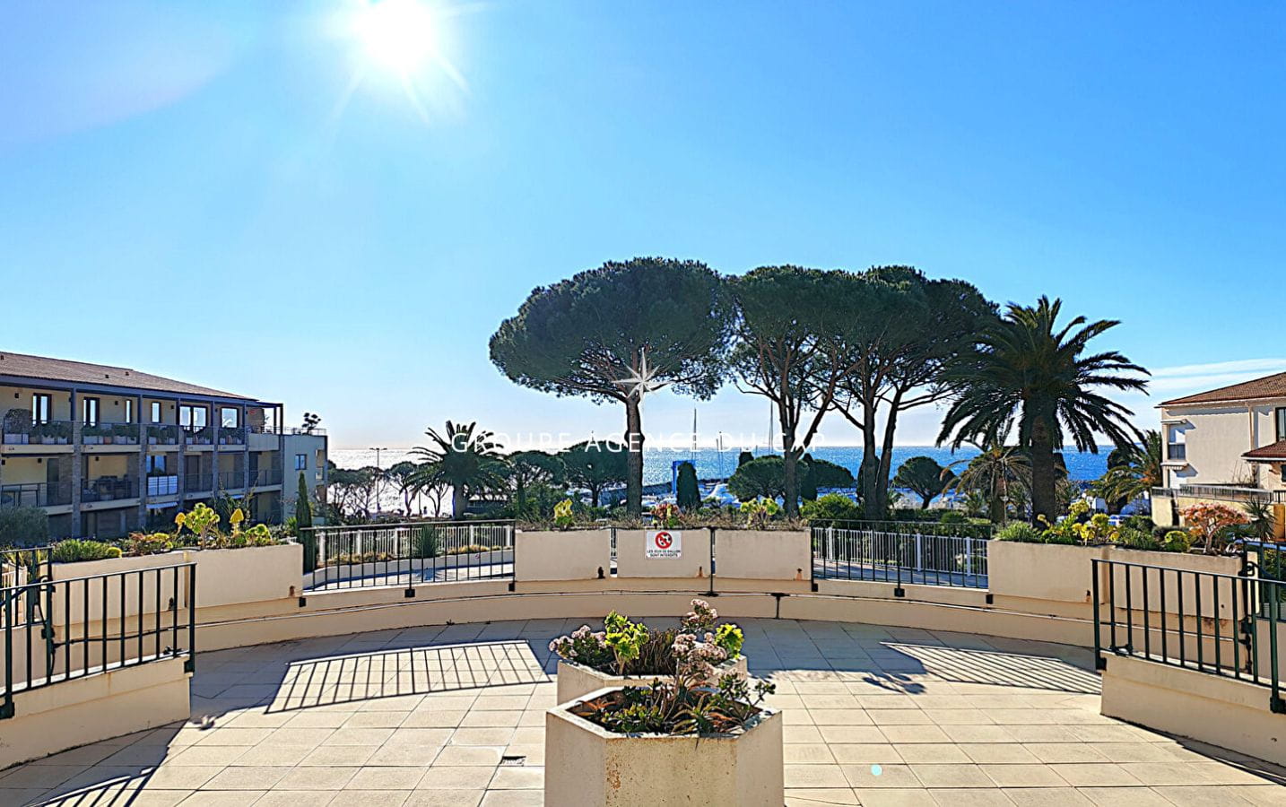 A VENDRE APPARTEMENT  T1 CABINE VUE MER DANS RESIDENCE SECURISEE AVEC PISCINE ET PARKING PROCHE MER ET CENTRE VILLE DES ISSAMBRES Image 8