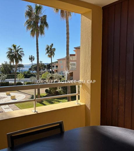 APPARTEMENT 2 PIECES VUE MER RESIDENCE BORD DE MER PARKING PRIVE