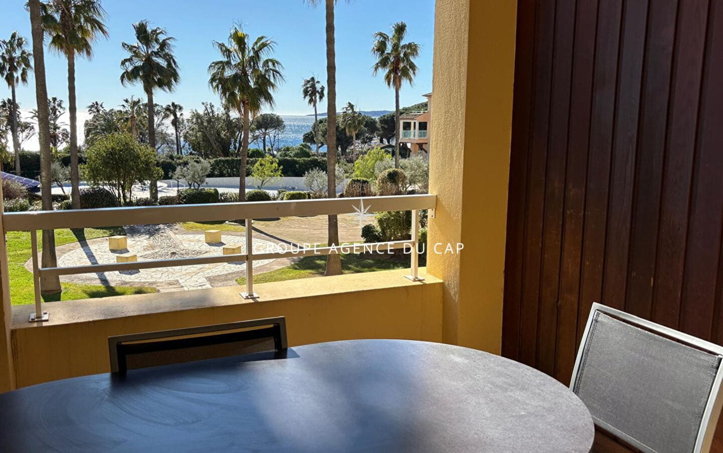 APPARTEMENT 2 PIECES VUE MER RESIDENCE BORD DE MER PARKING PRIVE Image 8