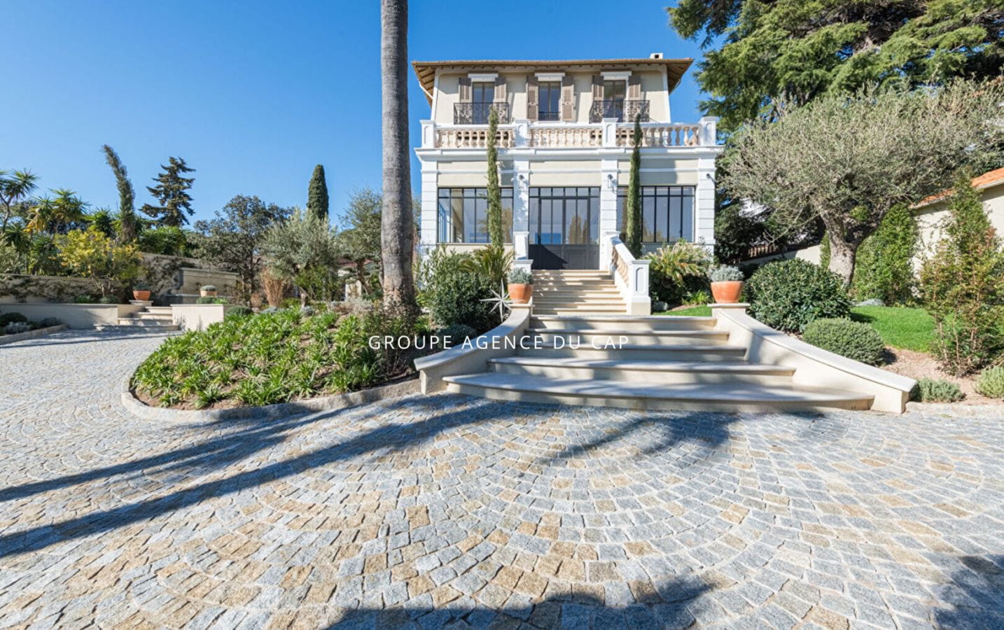 VILLA DE PRESTIGE 400M2 VUE MER ESPACE SPA CAVE A VIN PISCINE GARAGE, A SAINT RAPHAEL Image 1