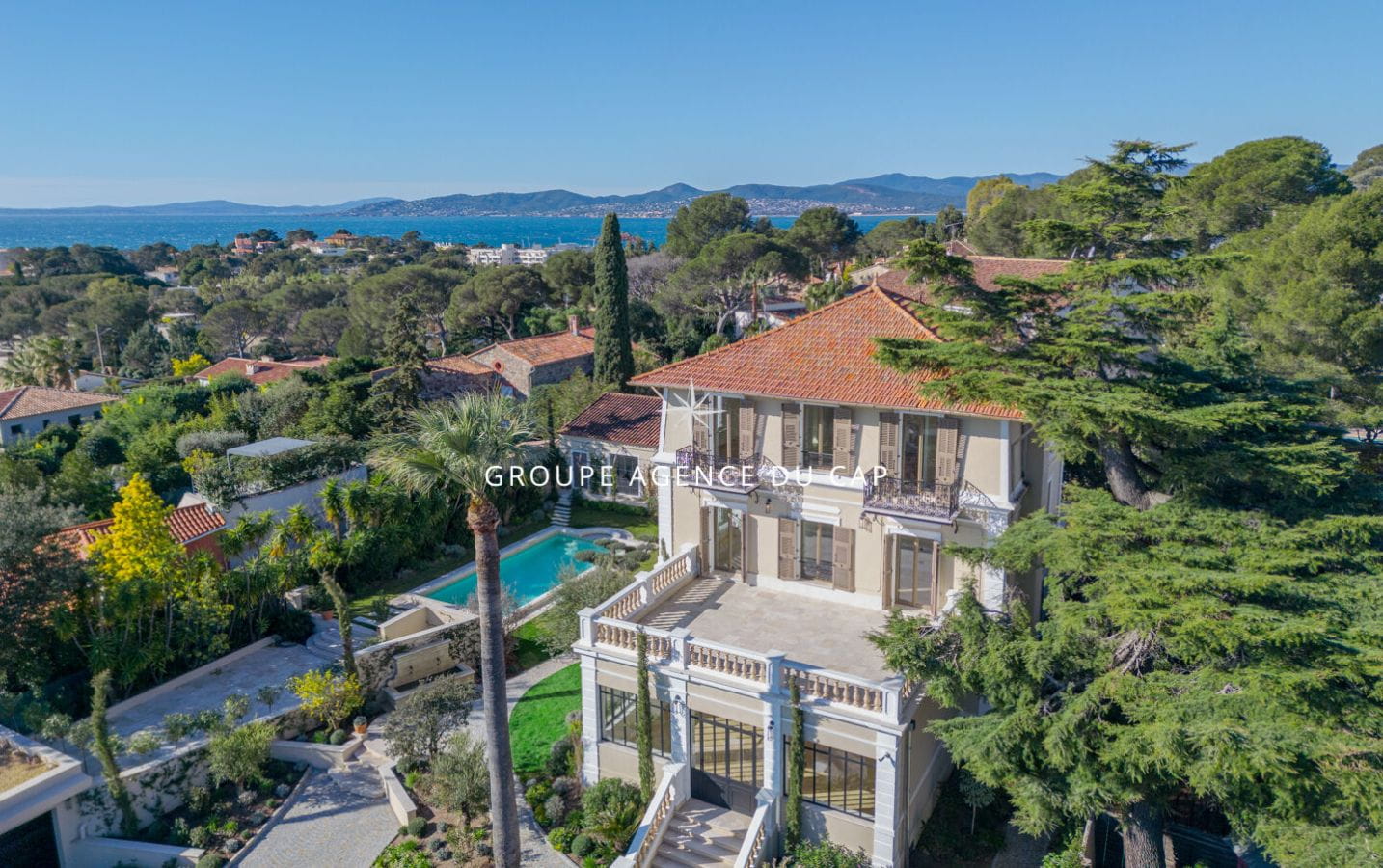 VILLA DE PRESTIGE 400M2 VUE MER ESPACE SPA CAVE A VIN PISCINE GARAGE, A SAINT RAPHAEL Image 0