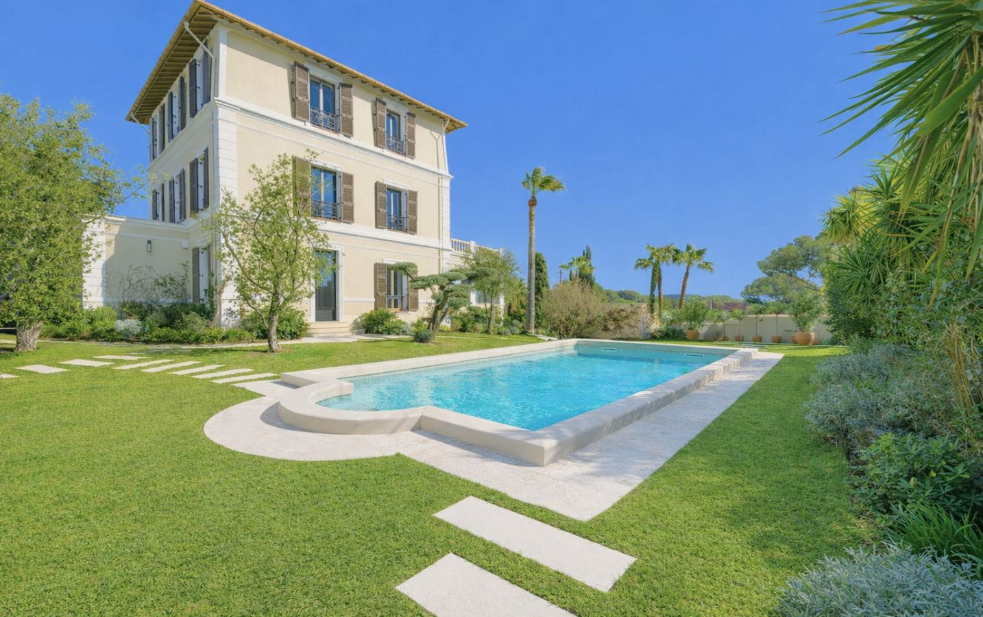 VILLA DE PRESTIGE 400M2 VUE MER ESPACE SPA CAVE A VIN PISCINE GARAGE, A SAINT RAPHAEL Image 16