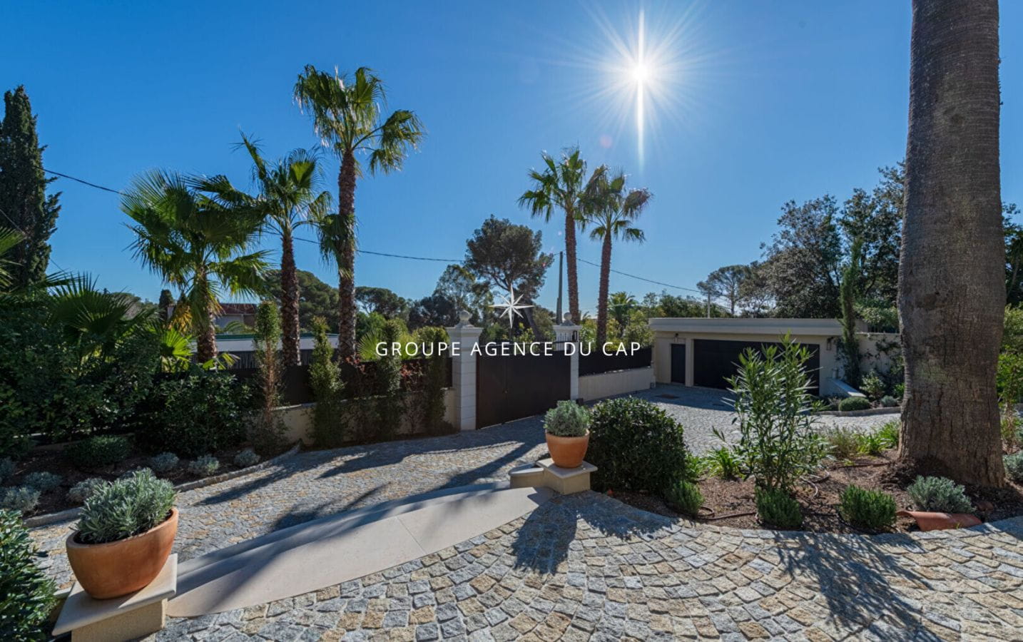 VILLA DE PRESTIGE 400M2 VUE MER ESPACE SPA CAVE A VIN PISCINE GARAGE, A SAINT RAPHAEL Image 17