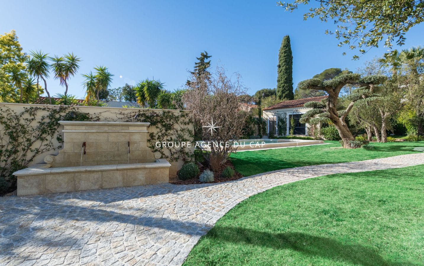 VILLA DE PRESTIGE 400M2 VUE MER ESPACE SPA CAVE A VIN PISCINE GARAGE, A SAINT RAPHAEL Image 2