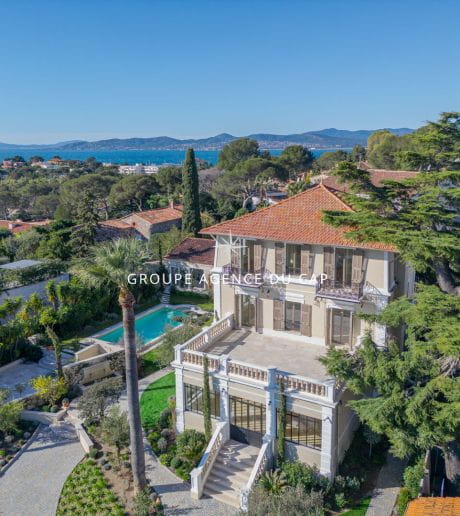 VILLA DE PRESTIGE 400M2 VUE MER ESPACE SPA CAVE A VIN PISCINE GARAGE, A SAINT RAPHAEL