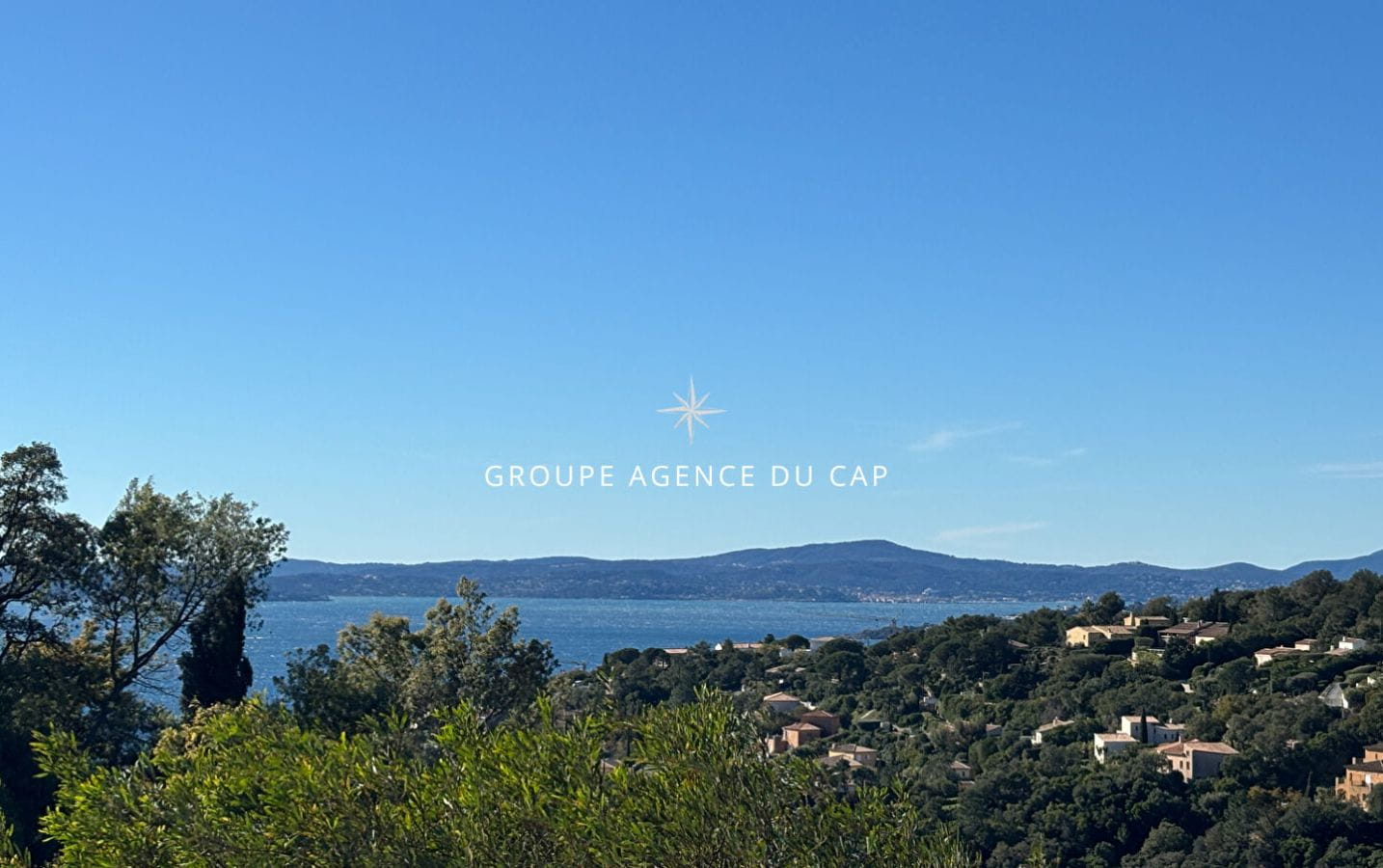 A VENDRE VILLA VUE MER GOLFE DE ST-TROPEZ 5 CHAMBRES ANNEXE PISCINE PARKINGS  AUX ISSAMBRES Image 2