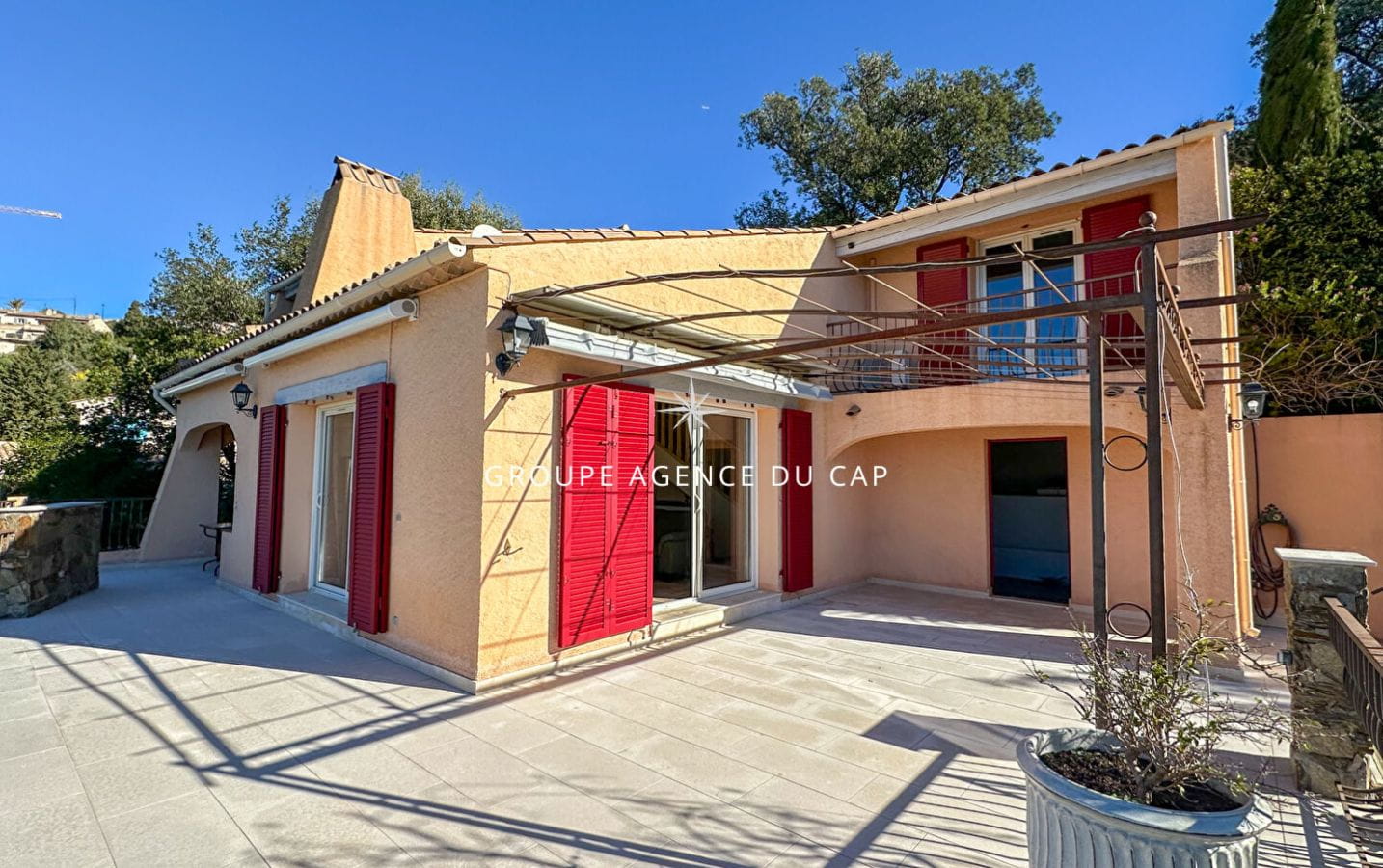 A VENDRE VILLA VUE MER GOLFE DE ST-TROPEZ 5 CHAMBRES ANNEXE PISCINE PARKINGS  AUX ISSAMBRES Image 4