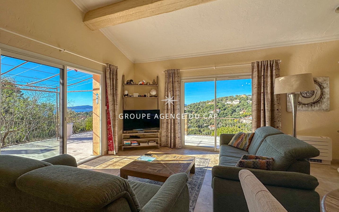 A VENDRE VILLA VUE MER GOLFE DE ST-TROPEZ 5 CHAMBRES ANNEXE PISCINE PARKINGS  AUX ISSAMBRES Image 6