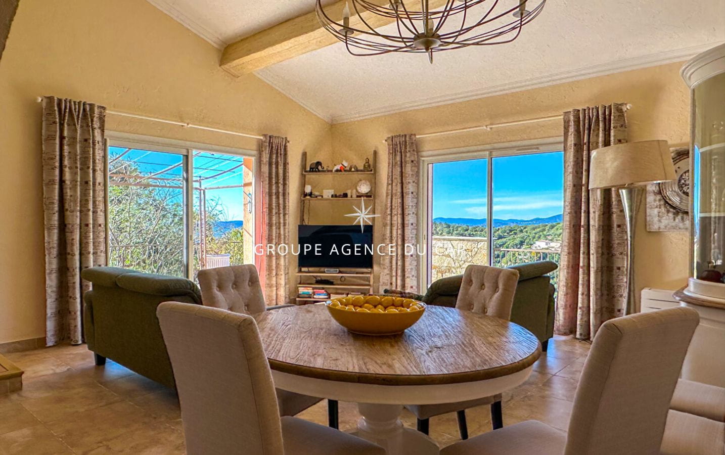 A VENDRE VILLA VUE MER GOLFE DE ST-TROPEZ 5 CHAMBRES ANNEXE PISCINE PARKINGS  AUX ISSAMBRES Image 7