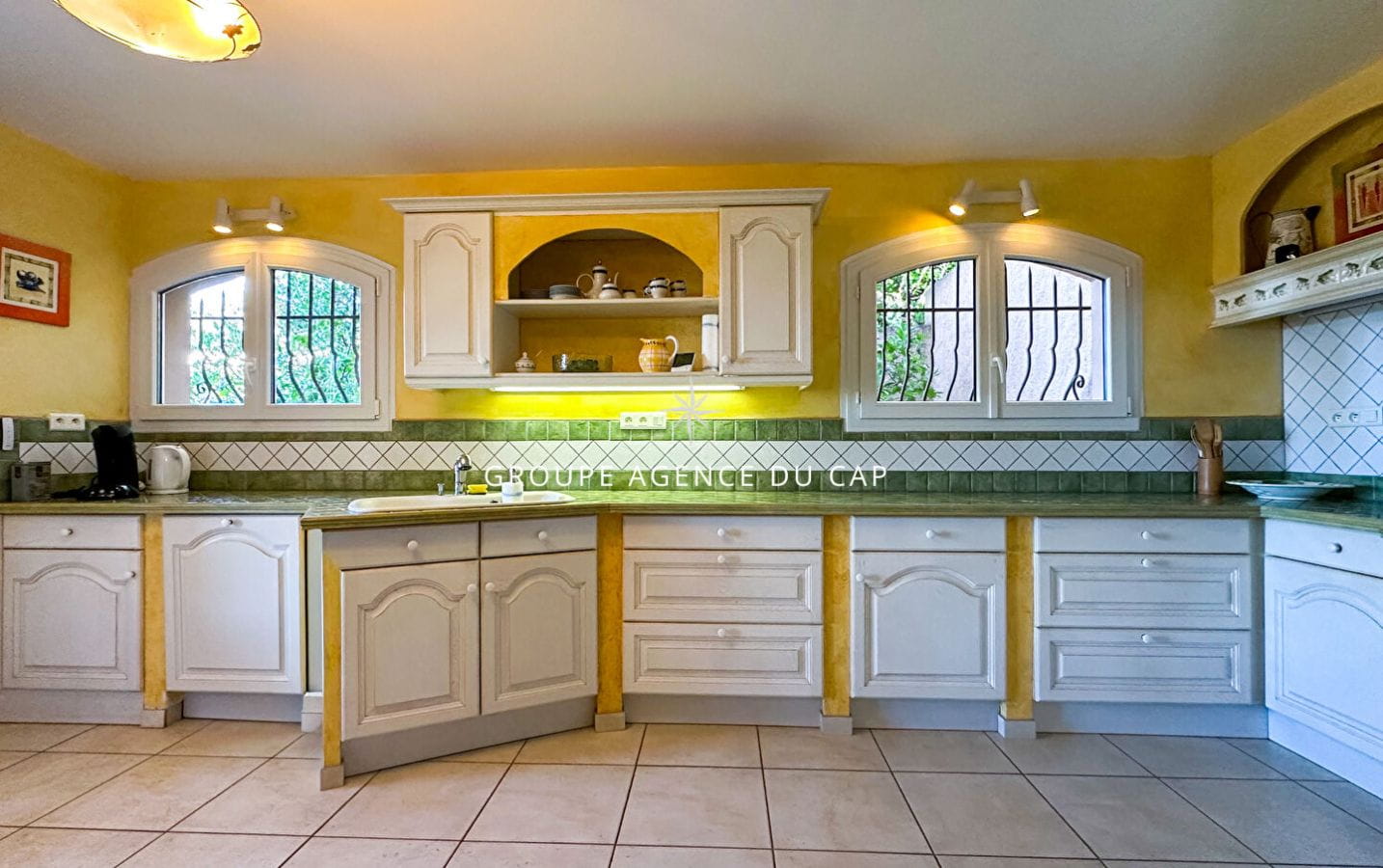 A VENDRE VILLA VUE MER GOLFE DE ST-TROPEZ 5 CHAMBRES ANNEXE PISCINE PARKINGS  AUX ISSAMBRES Image 8