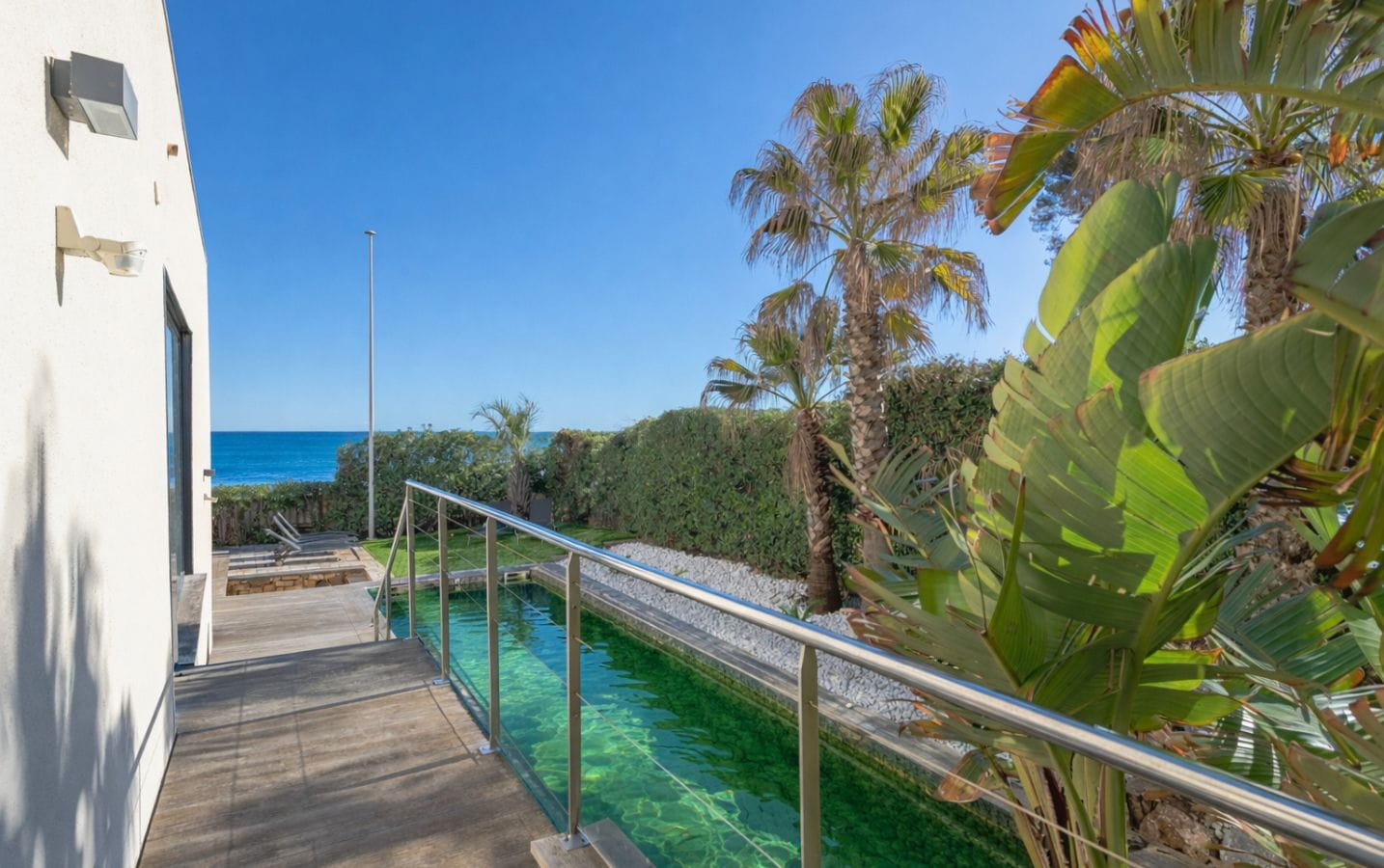 Waterfront villa in Saint Aygulf – 7 rooms – 238 m2 Image 1