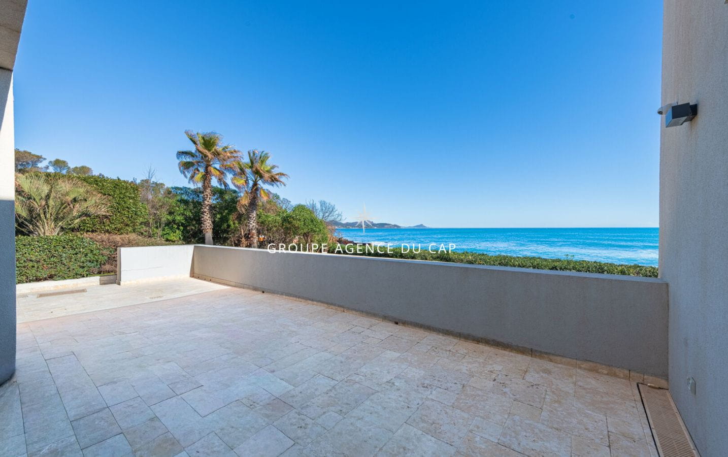 Waterfront villa in Saint Aygulf – 7 rooms – 238 m2 Image 15