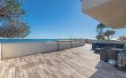Waterfront villa in Saint Aygulf – 7 rooms – 238 m2 Min 16