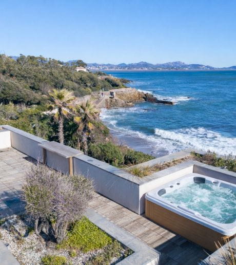 Waterfront villa in Saint Aygulf – 7 rooms – 238 m2