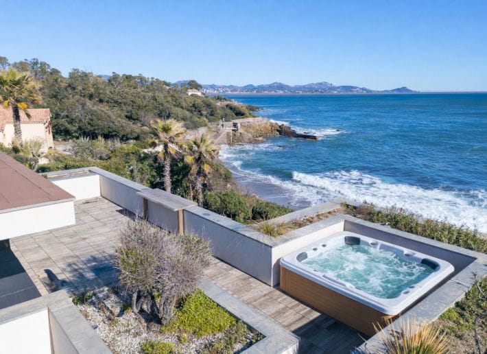 Waterfront villa in Saint Aygulf – 7 rooms – 238 m2