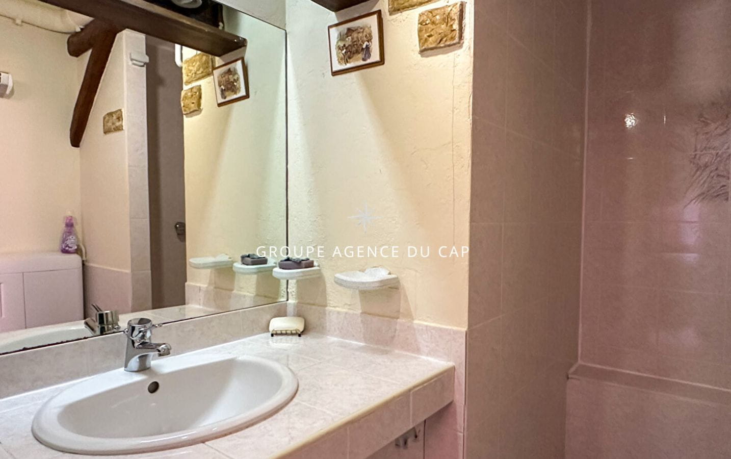 A VENDRE  EXCLUSIVITE VILLA PROVENCALE VUE MER  2 DEPENDANCES PISCINE GARAGE LES ISSAMBRES Image 11