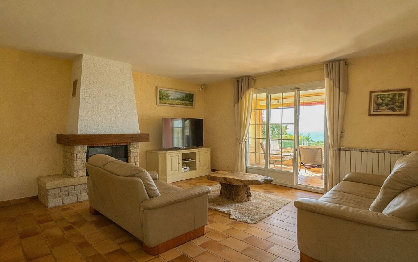 A VENDRE  EXCLUSIVITE VILLA PROVENCALE VUE MER  2 DEPENDANCES PISCINE GARAGE LES ISSAMBRES Image 2