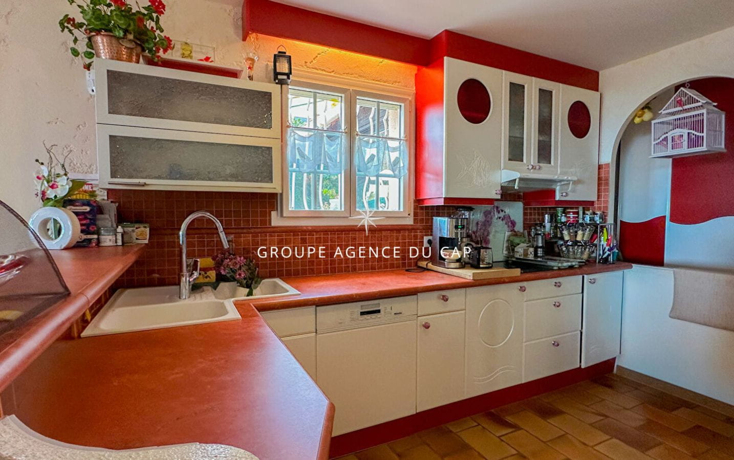 A VENDRE  EXCLUSIVITE VILLA PROVENCALE VUE MER  2 DEPENDANCES PISCINE GARAGE LES ISSAMBRES Image 4