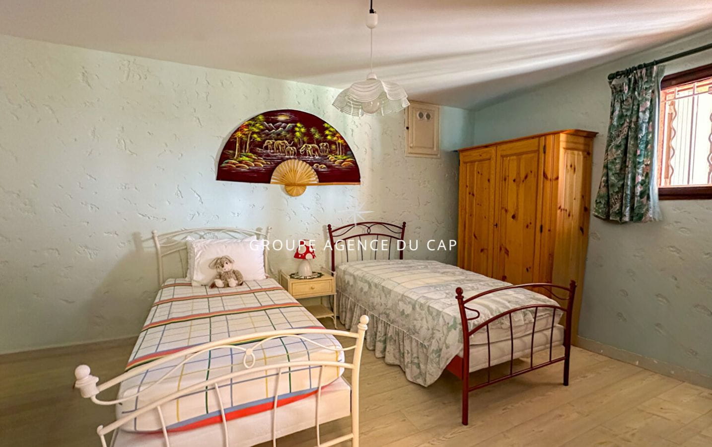 A VENDRE  EXCLUSIVITE VILLA PROVENCALE VUE MER  2 DEPENDANCES PISCINE GARAGE LES ISSAMBRES Image 9