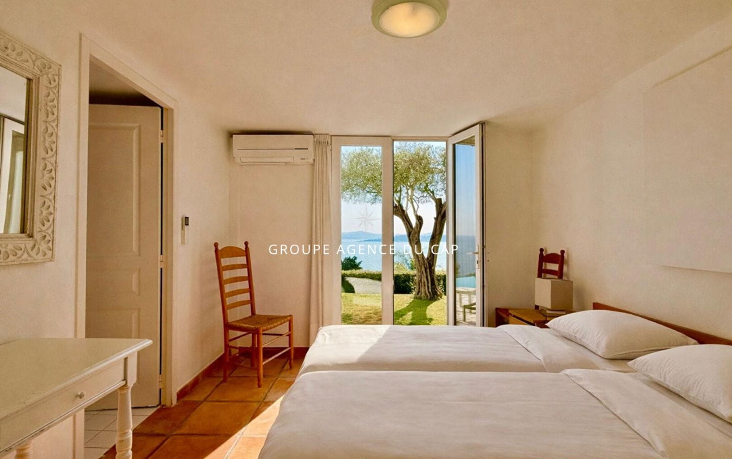 VILLA VUE MER PANORAMIQUE SUR LE GOLFE DE SAINT TROPEZ  PROPRIETE D EXCEPTION PISCINE DOUBLE GARAGE A PIED DU CENTRE ET DES PLAGES DES ISSAMBRES Image 12