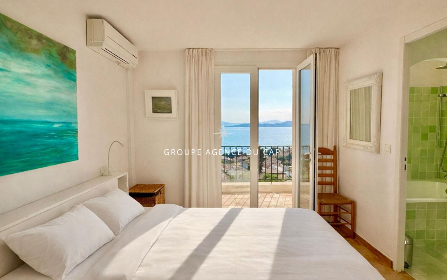 VILLA VUE MER PANORAMIQUE SUR LE GOLFE DE SAINT TROPEZ  PROPRIETE D EXCEPTION PISCINE DOUBLE GARAGE A PIED DU CENTRE ET DES PLAGES DES ISSAMBRES Image 13