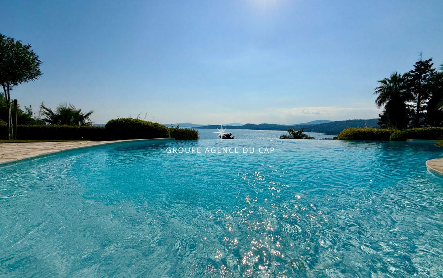 VILLA VUE MER PANORAMIQUE SUR LE GOLFE DE SAINT TROPEZ  PROPRIETE D EXCEPTION PISCINE DOUBLE GARAGE A PIED DU CENTRE ET DES PLAGES DES ISSAMBRES Image 15