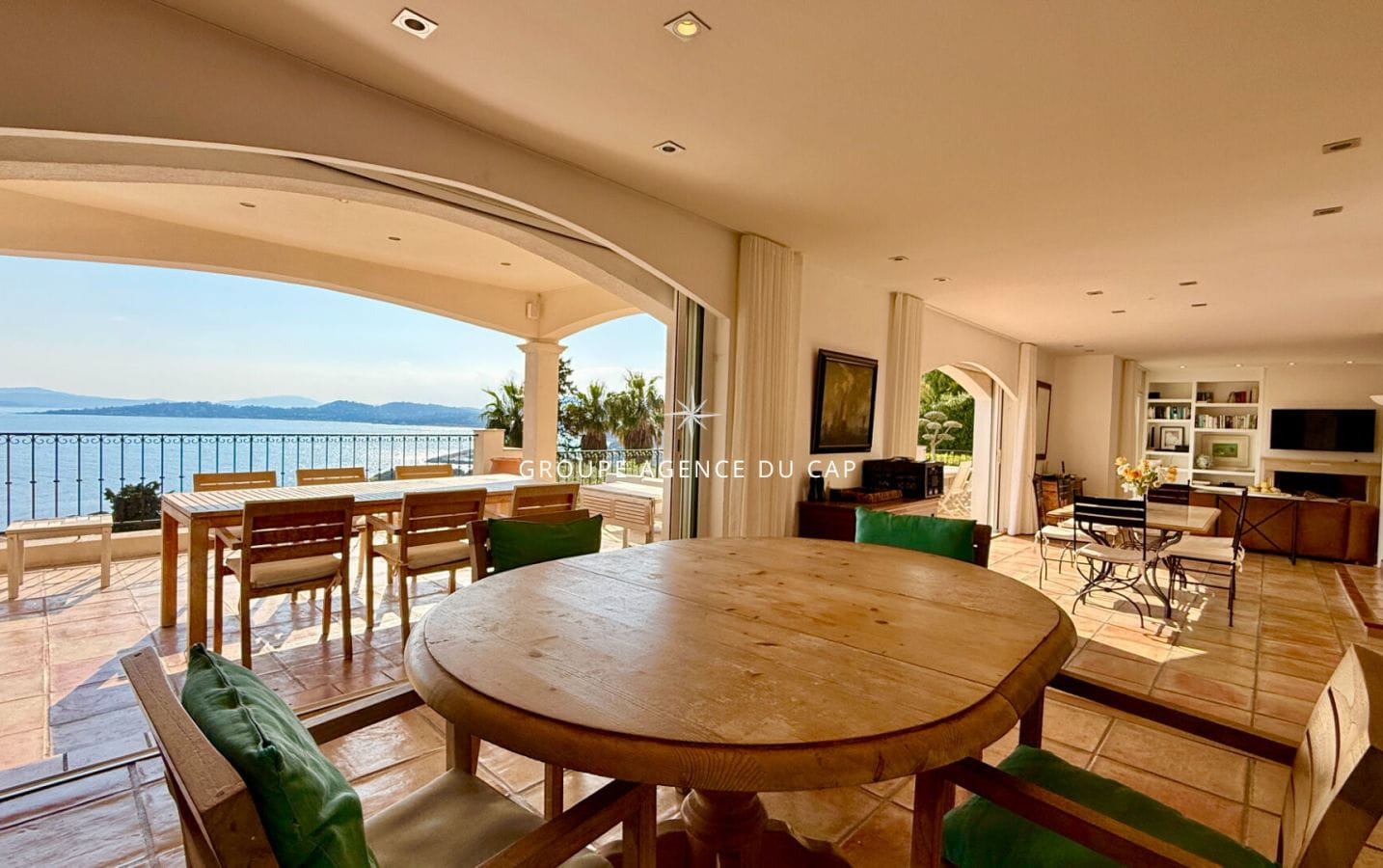 VILLA VUE MER PANORAMIQUE SUR LE GOLFE DE SAINT TROPEZ  PROPRIETE D EXCEPTION PISCINE DOUBLE GARAGE A PIED DU CENTRE ET DES PLAGES DES ISSAMBRES Image 4